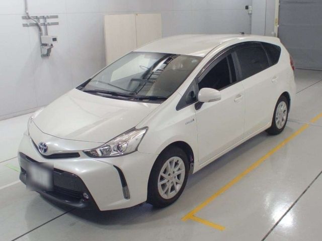 30101 Toyota Prius alpha ZVW41W 2015 г. (CAA Chubu)